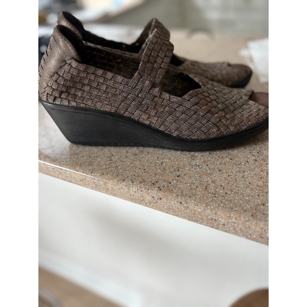 Baretraps Women's 8 M Bronze Color Peep Toe Wedge Sandals - Picture 3 of 8